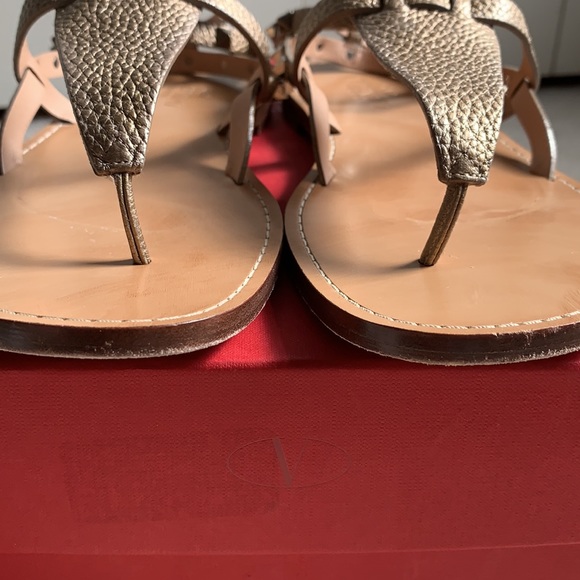 VALENTINO rockstud metallic “Alce” thong sandal - Picture 5 of 14